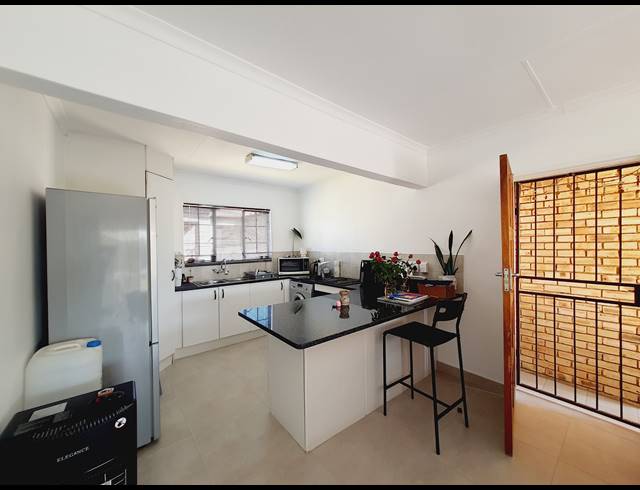 2 BEDROOM APARTMENT RENTED IN NOORDWYK